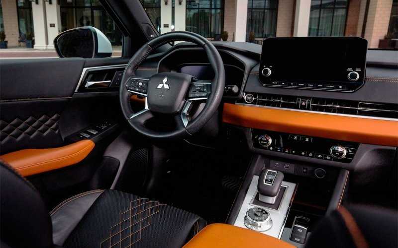 Mitsubishi представила кроссовер Outlander нового поколения
