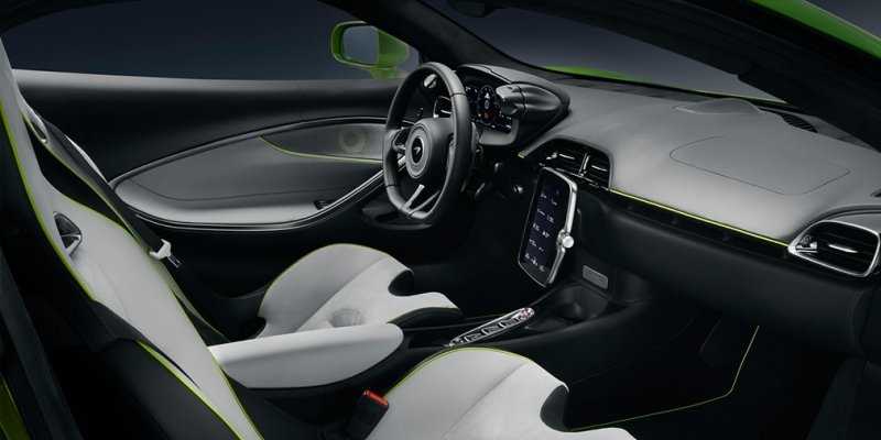 
            McLaren выпустил 680-сильный суперкар без задней передачи
        