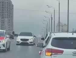 Свадебный кортеж с Gelandewagen заблокировал движение в Москве. Видео