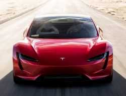 Илон Маск пообещал научить новый Tesla Roadster парить над землей