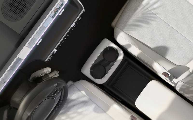 
            Новый кроссовер Hyundai получит салон из переработанных бутылок
        