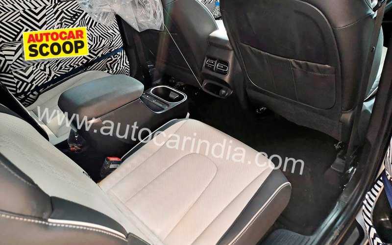 
            Появились первые снимки салона семиместной Hyundai Creta
        