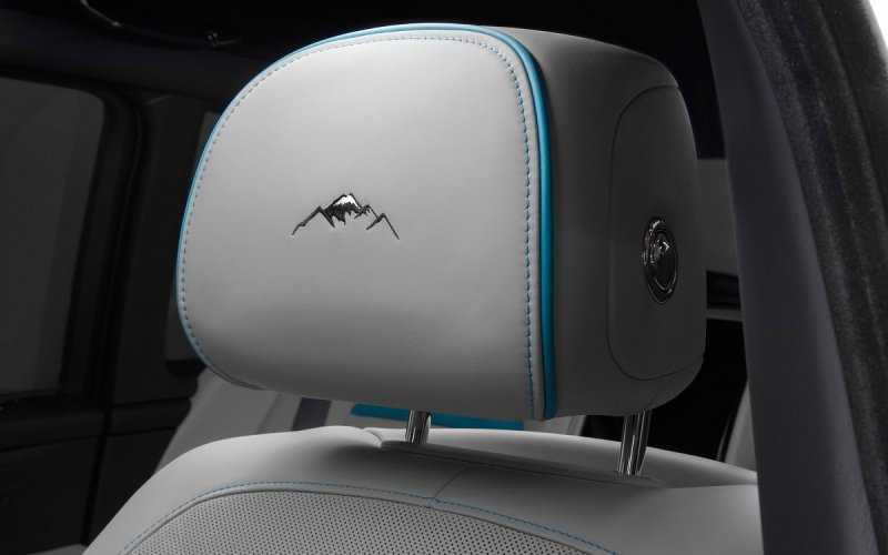 
            Rolls-Royce привез в России четыре уникальных внедорожника Cullinan
        