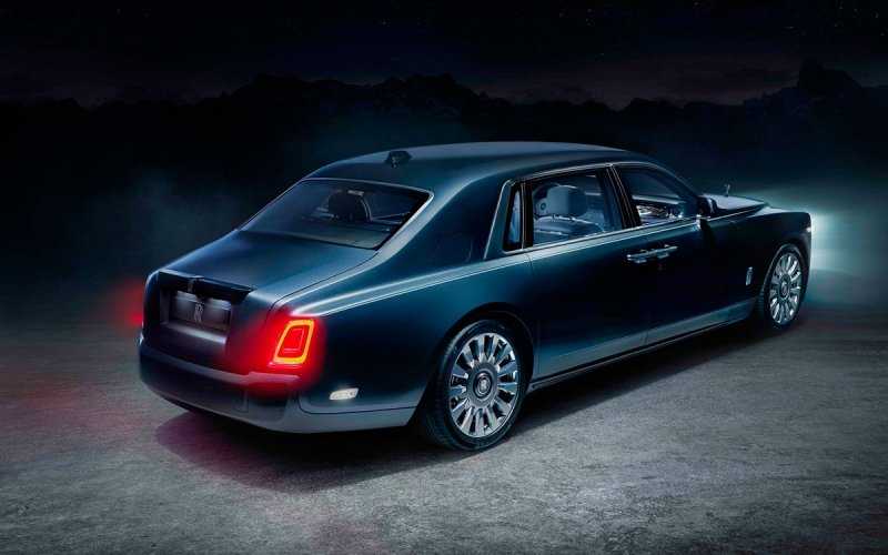 
            Rolls-Royce посвятил особый Phantom загадкам космоса и времени
        