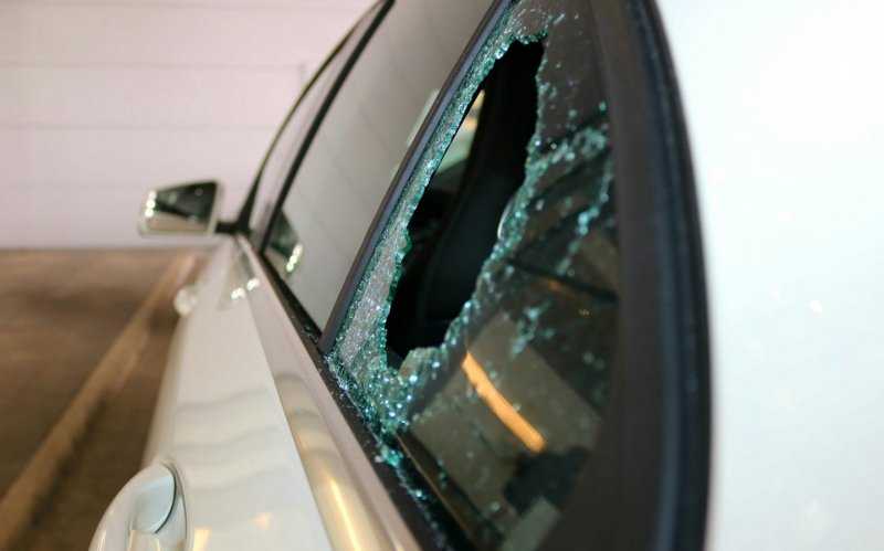 
            Машину футболиста &laquo;Ромы&raquo; хотели обокрасть. Он догнал вора и сдал полиции
        