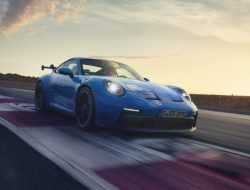 Porsche представил самую экстремальную версию нового 911