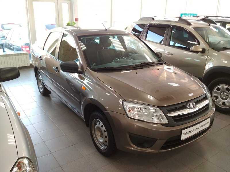 
            Россияне сметают машины с пробегом. Не останавливают даже завышенные цены
        