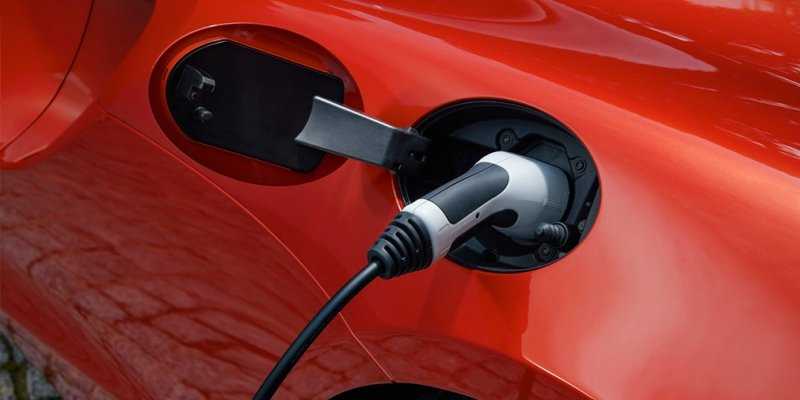 
            McLaren выпустил 680-сильный суперкар без задней передачи
        