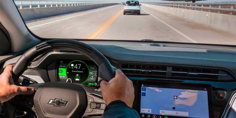 
            Chevrolet Bolt обновился и получил кросс-версию
        