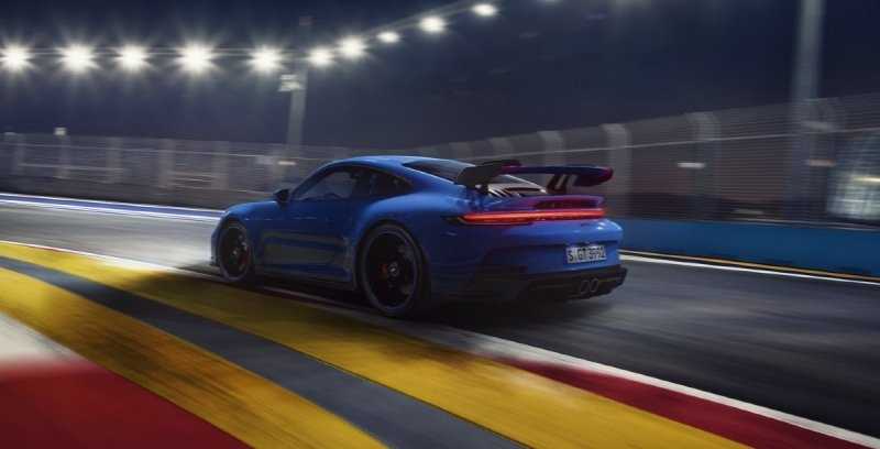 
            Porsche представил самую экстремальную версию нового 911
        