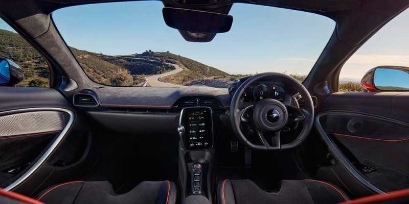 
            McLaren выпустил 680-сильный суперкар без задней передачи
        