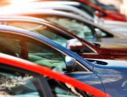 Продажи автомобилей в России в новом году ушли в минус