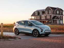 Chevrolet Bolt обновился и получил кросс-версию