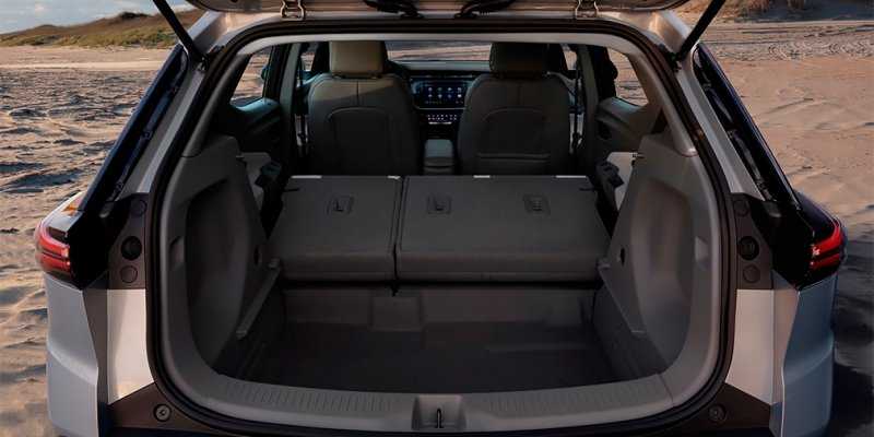 
            Chevrolet Bolt обновился и получил кросс-версию
        