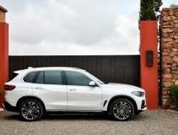 BMW отзовет машины в России из-за риска потери управления