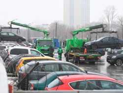 Власти Москвы рассказали об эвакуации дорогих машин без номеров