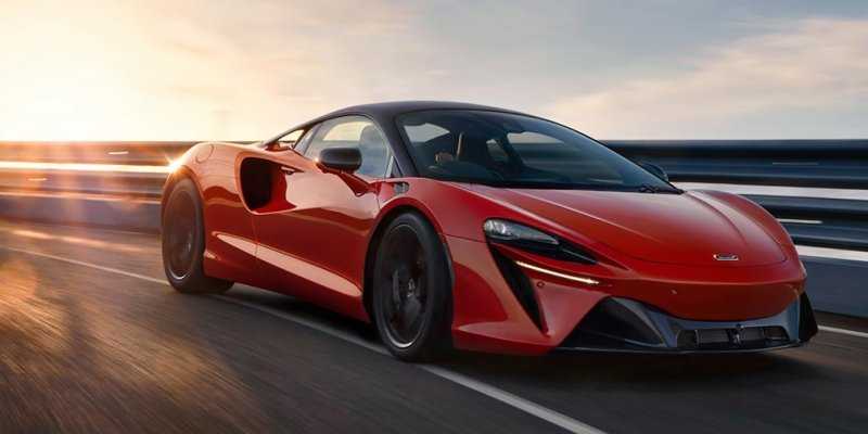 
            McLaren выпустил 680-сильный суперкар без задней передачи
        