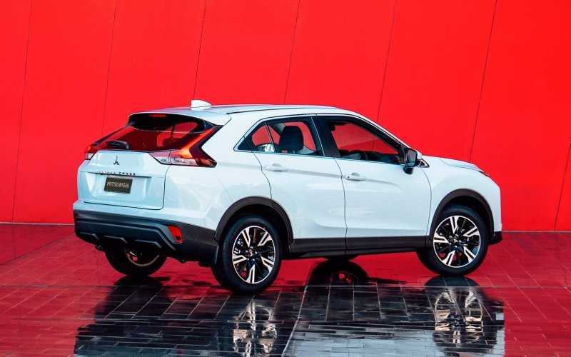 
            Названы рублевые цены на обновленный Mitsubishi Eclipse Cross
        