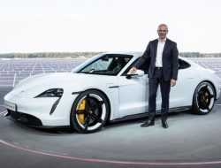 Apple наняла инженера из Porsche для работы над своим первым электрокаром