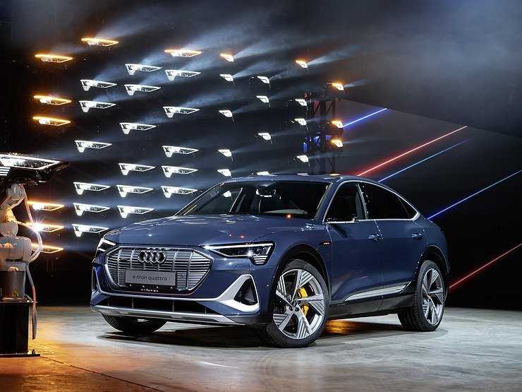 Audi привезла в Россию экзотический кроссовер e-tron Sportback