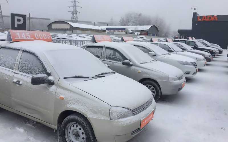 
            Россияне сметают машины с пробегом. Не останавливают даже завышенные цены
        