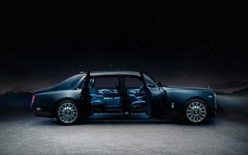 
            Rolls-Royce посвятил особый Phantom загадкам космоса и времени
        