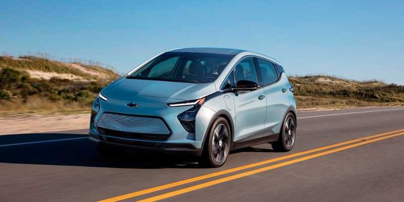 
            Chevrolet Bolt обновился и получил кросс-версию
        