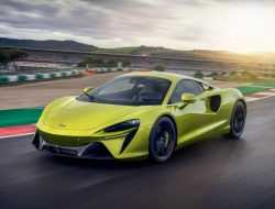 McLaren выпустил 680-сильный суперкар без задней передачи