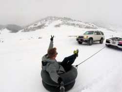 «Скорую» вызывай!» В ГИБДД объяснили, как накажут за гонки с тюбингом