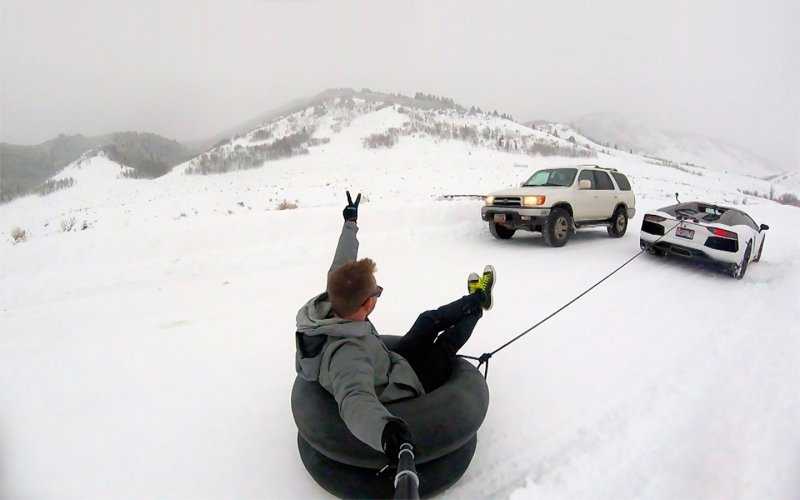 
            &laquo;Скорую&raquo; вызывай!&raquo; В ГИБДД объяснили, как накажут за гонки с тюбингом
        