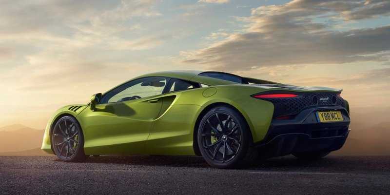 
            McLaren выпустил 680-сильный суперкар без задней передачи
        