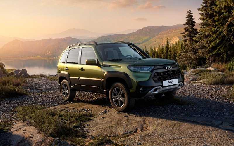 
            7 новинок России: от обновленной Lada Niva до суперседана BMW
        