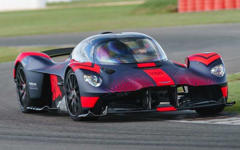 Глава Aston Martin испытал 1160-сильный гиперкар на гоночном треке. Видео