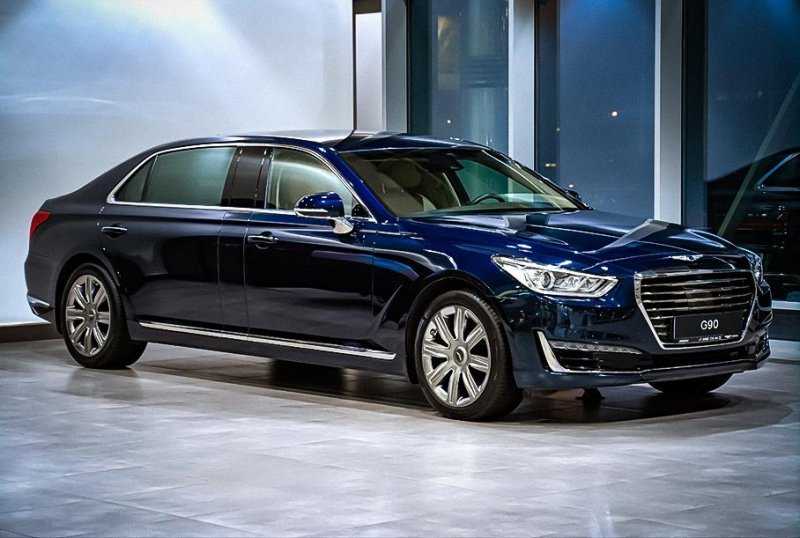 Единственный в России лимузин Genesis G90L с заводской перегородкой продают за пять миллионов рублей