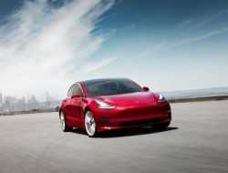 Электрокары Tesla провалили независимые испытания запаса хода