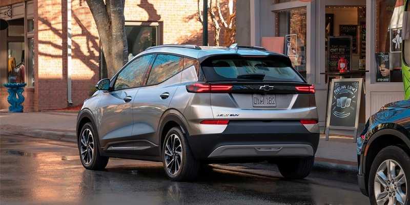 
            Chevrolet Bolt обновился и получил кросс-версию
        