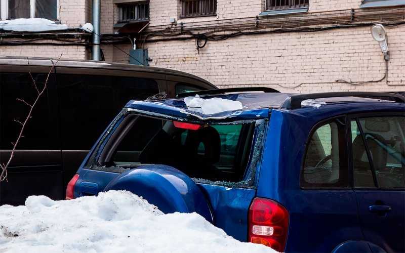 
            Что делать, если на машину упал снег с крыши. Инструкция
        