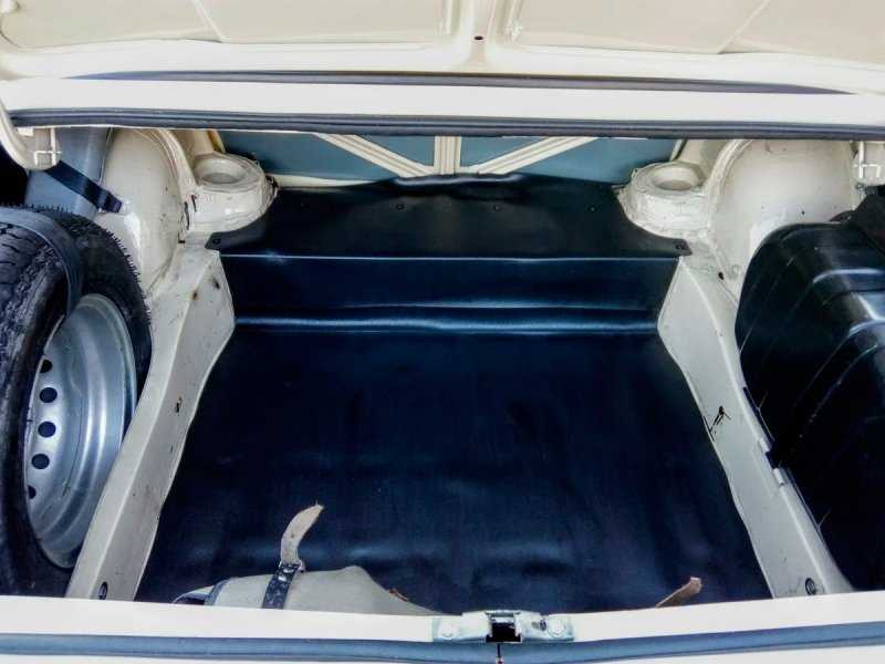 
            &laquo;Капсулу времени&raquo; ВАЗ-2101 оценили в миллион рублей. Фото
        