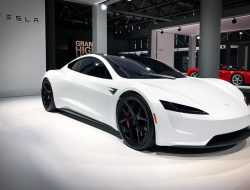 Илон Маск: Tesla Roadster сможет парить над землей