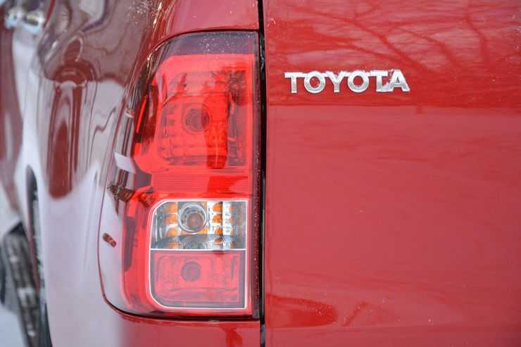 Легок на подъем: тест-драйв Toyota Hilux с новым мотором