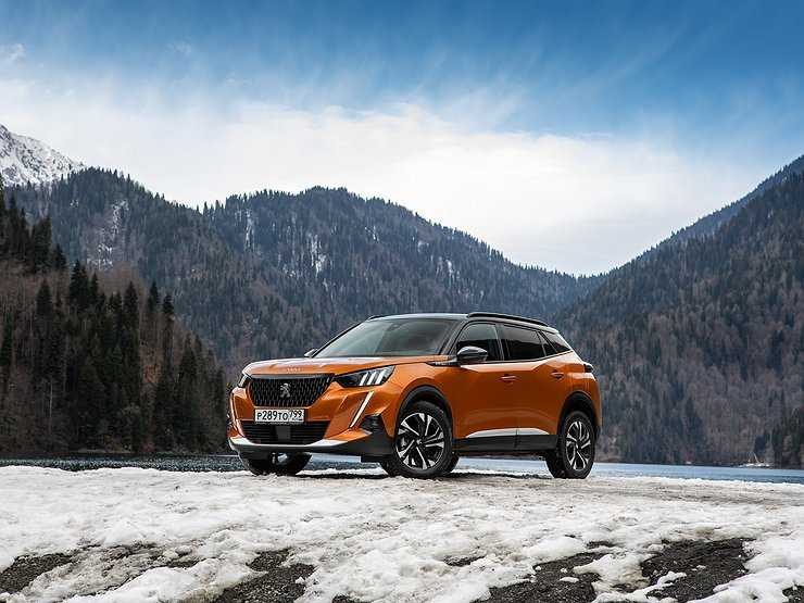 Лучше мало, чем много: первый тест-драйв нового Peugeot 2008