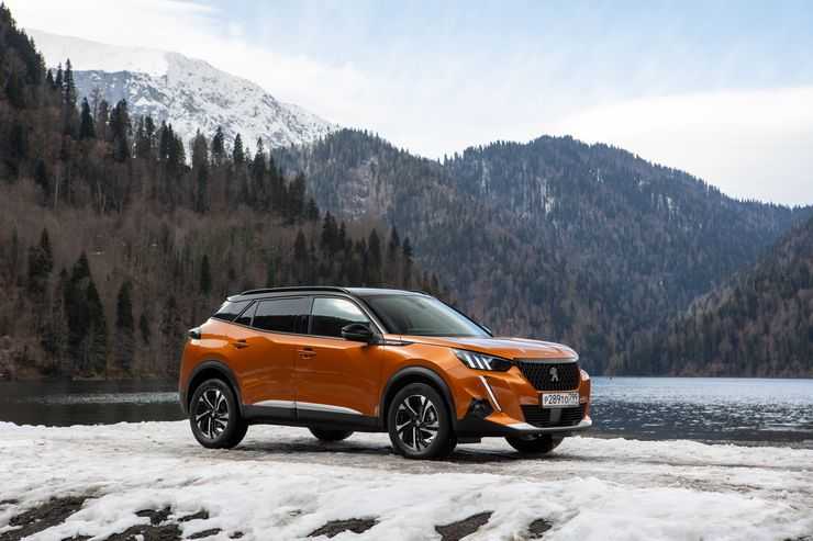 Лучше мало, чем много: первый тест-драйв нового Peugeot 2008