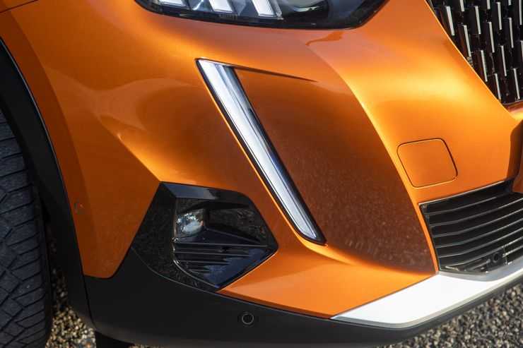 Лучше мало, чем много: первый тест-драйв нового Peugeot 2008