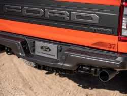 Новый Ford F-150 Raptor получил выхлоп как у Nissan GT-R