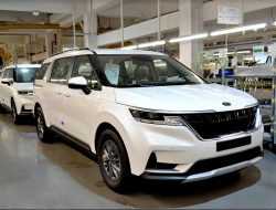 Объявлены сроки появления минивэна Kia Carnival на российском рынке