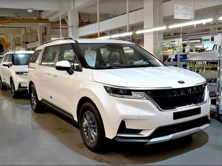 Объявлены сроки появления минивэна Kia Carnival на российском рынке