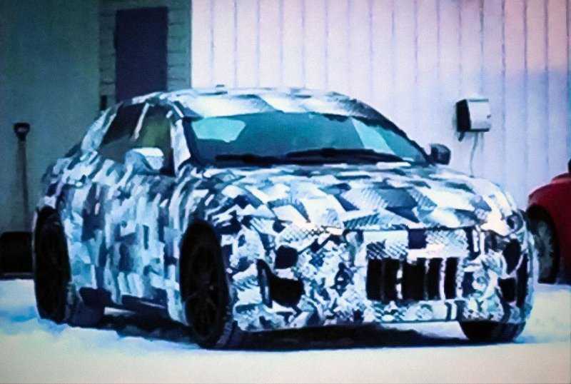 Первый кроссовер Ferrari засняли на зимних тестах