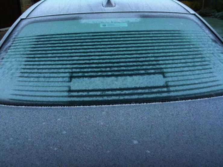 Почему не во всех автомобилях есть обогрев лобового стекла