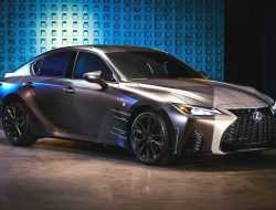 Посмотрите на геймерский Lexus IS с гигантским экраном и приставкой