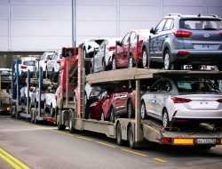 Поставки новых автомобилей из России резко сократились